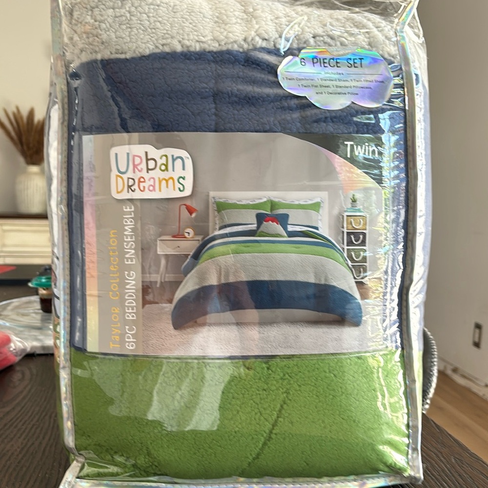 Urban Dreams 6pc bedding ensemble